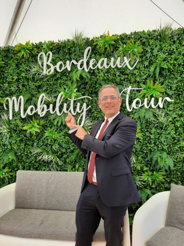 Mur végétal et lettrage Bordeaux Mobility Tour dans l’espace lounge sous dôme