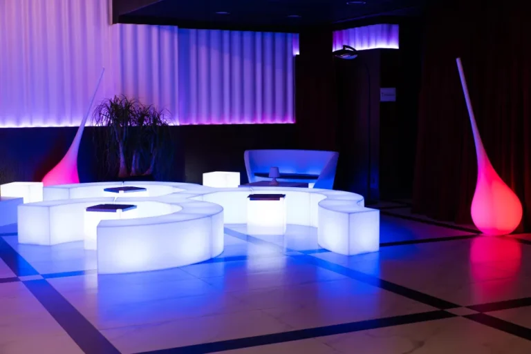 psb-lounge-agence-evenementielle-toulouse-occitanie-location-materiel-mobilier-table-basse-kubo-inox-lumineux