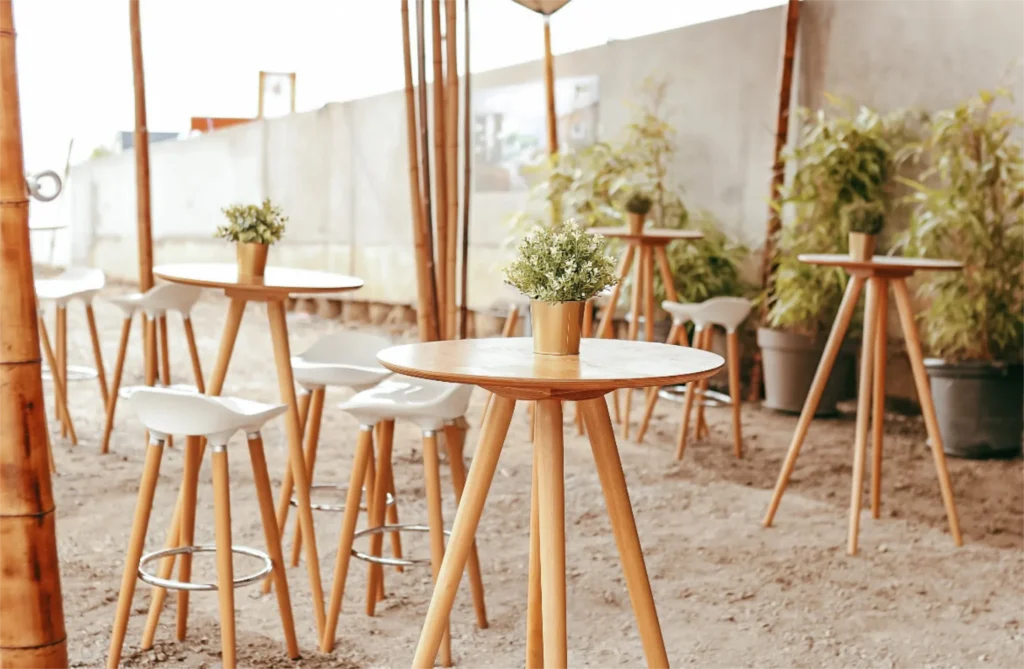 « Îlots de mange-debout pour un cocktail d'entreprise » · recommandée