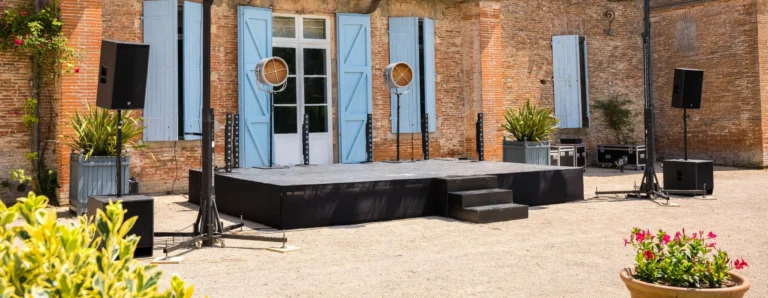 psb-lounge-agence-evenementielle-toulouse-occitanie-location-materiel-techniques-audiovisuelles-scenes-podiums-