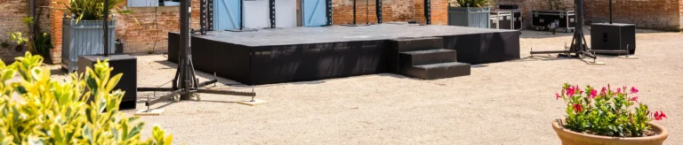 psb-lounge-agence-evenementielle-toulouse-occitanie-location-materiel-techniques-audiovisuelles-scenes-podiums-