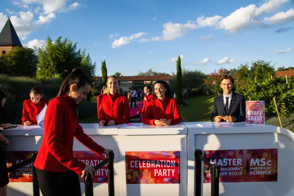 psb-lounge-agence-evenementielle-toulouse-occitanie-réalisations-remises-de-diplome-tbs-desk-rondo