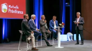 Table ronde filmée sur scène lors d'un événement d'entreprise à Toulouse