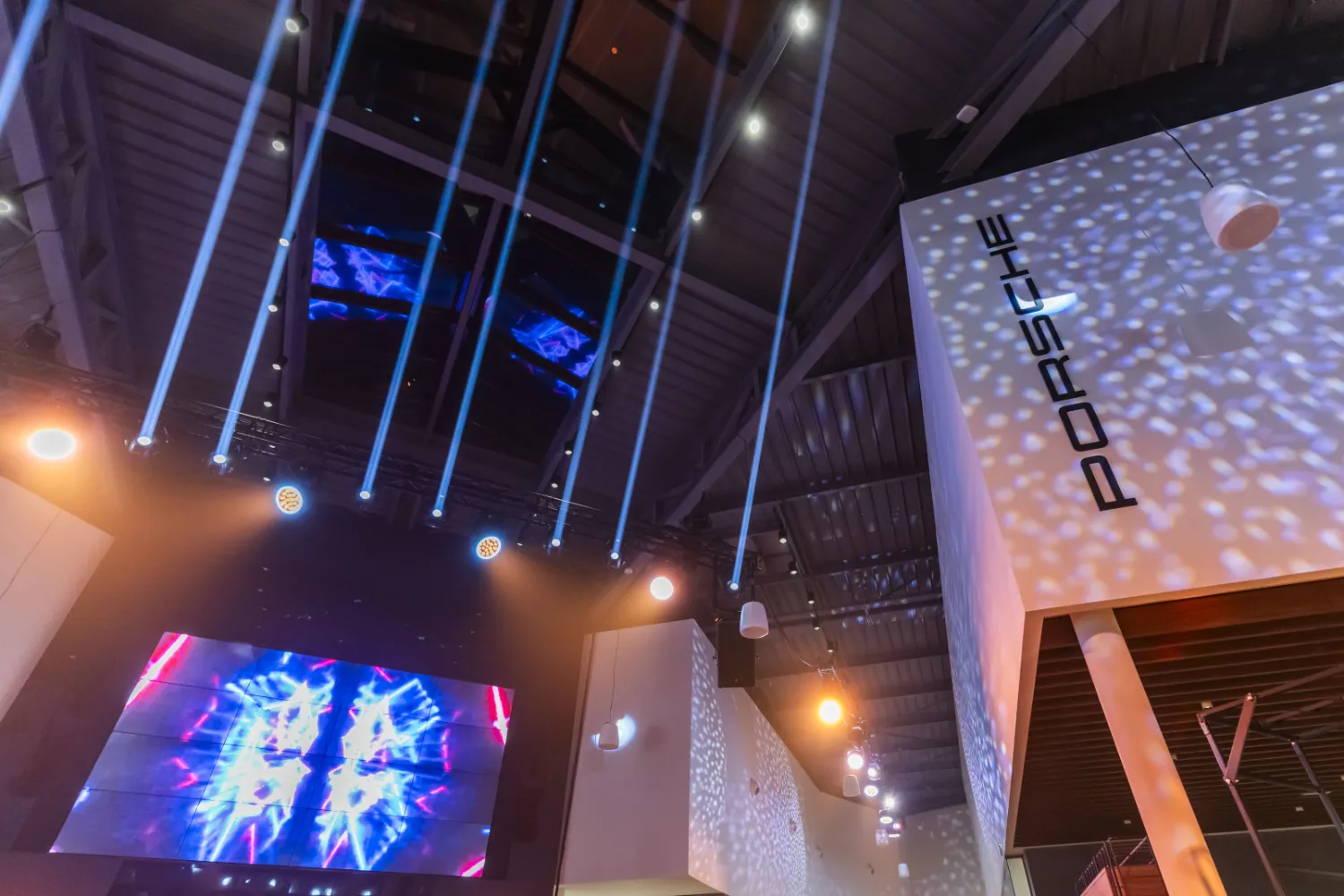 psb-lounge-agence-evenementielle-toulouse-location-materiel-evenement-occitanie-lumière-ambiance-audiovisuel-7