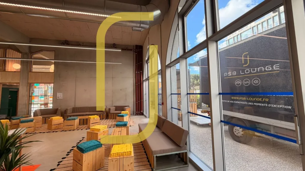 Espace lounge mobilier bois événement Easy Access Toulouse PSB Lounge
