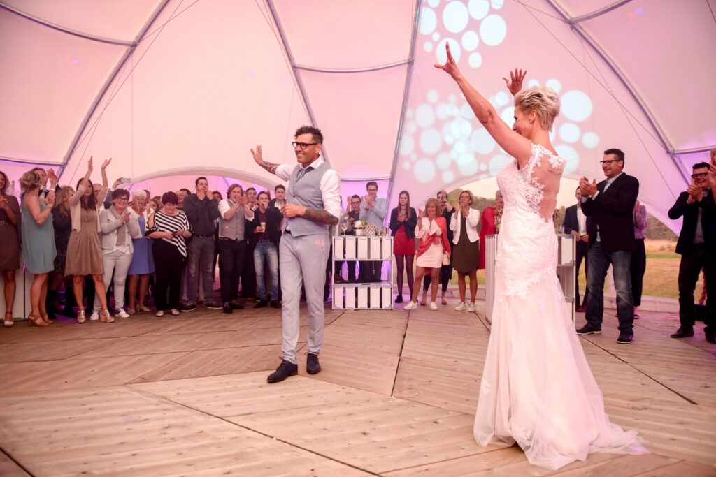Mariage sous dôme événementiel PSB Lounge avec ouverture de bal et Espace de danse sous un dôme événementiel