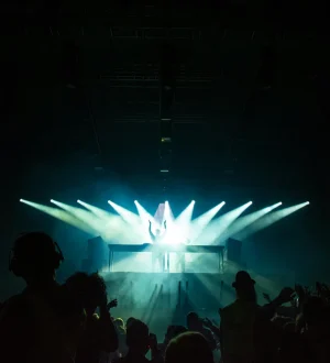 psb-lounge-agence-evenementielle-toulouse-occitanie-location-materiel-techniques-sonorisation-experiences-immersives